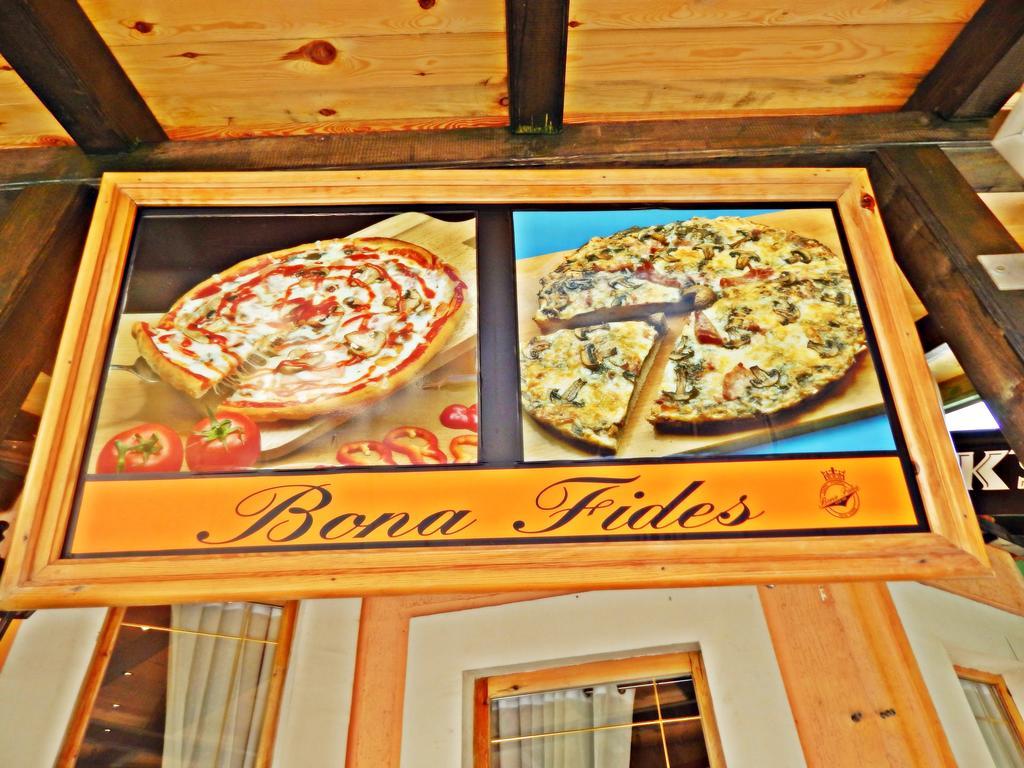 Caffe Pizzeria I Apartmani Bona Fides Nm Nova Varos Luaran gambar